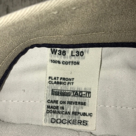 Dockers classic Fit Khaki pants - Picture 2 of 3